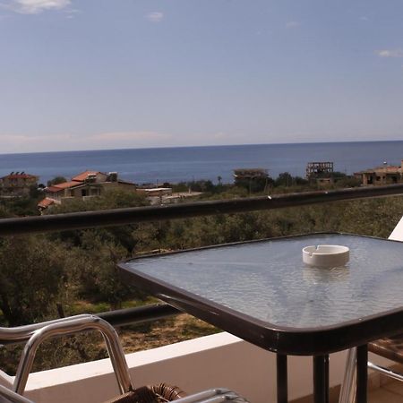 Velco Bb Himara Bed & Breakfast Екстериор снимка