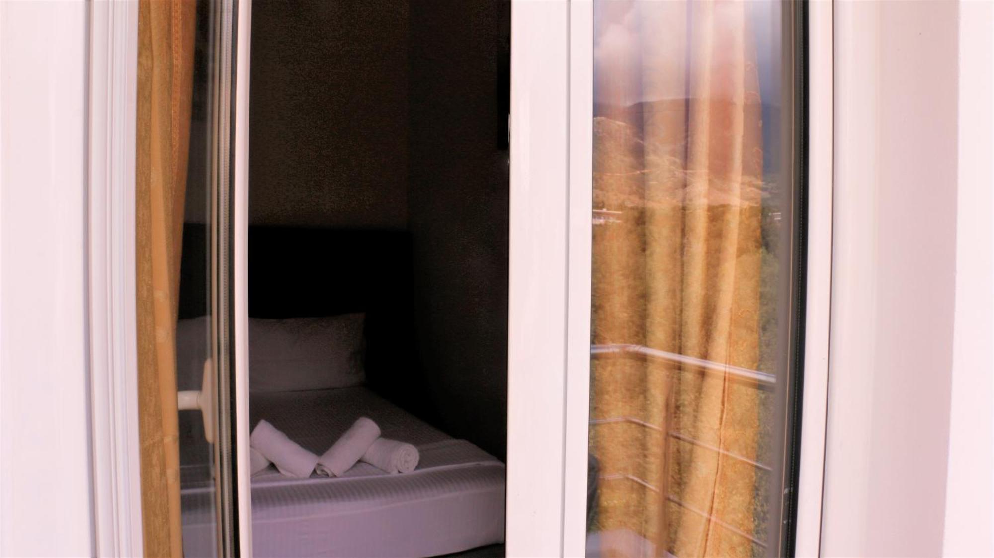 Velco Bb Himara Bed & Breakfast Екстериор снимка