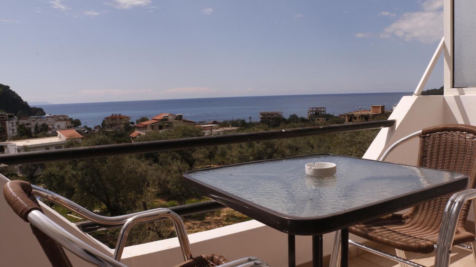 Velco Bb Himara Bed & Breakfast Екстериор снимка