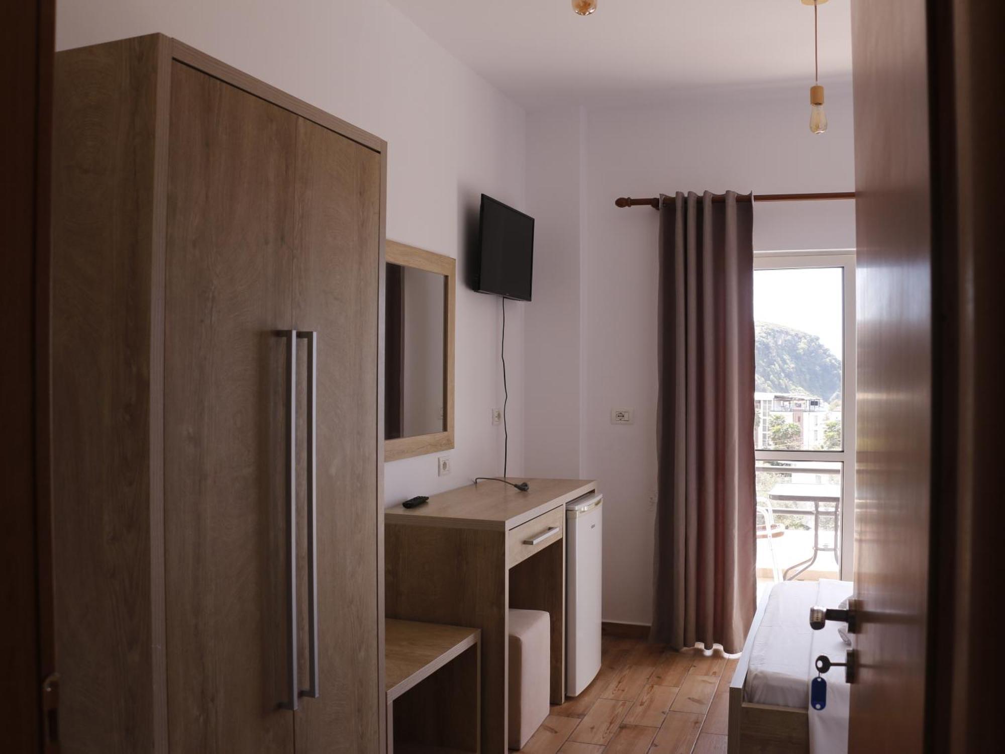 Velco Bb Himara Bed & Breakfast Екстериор снимка