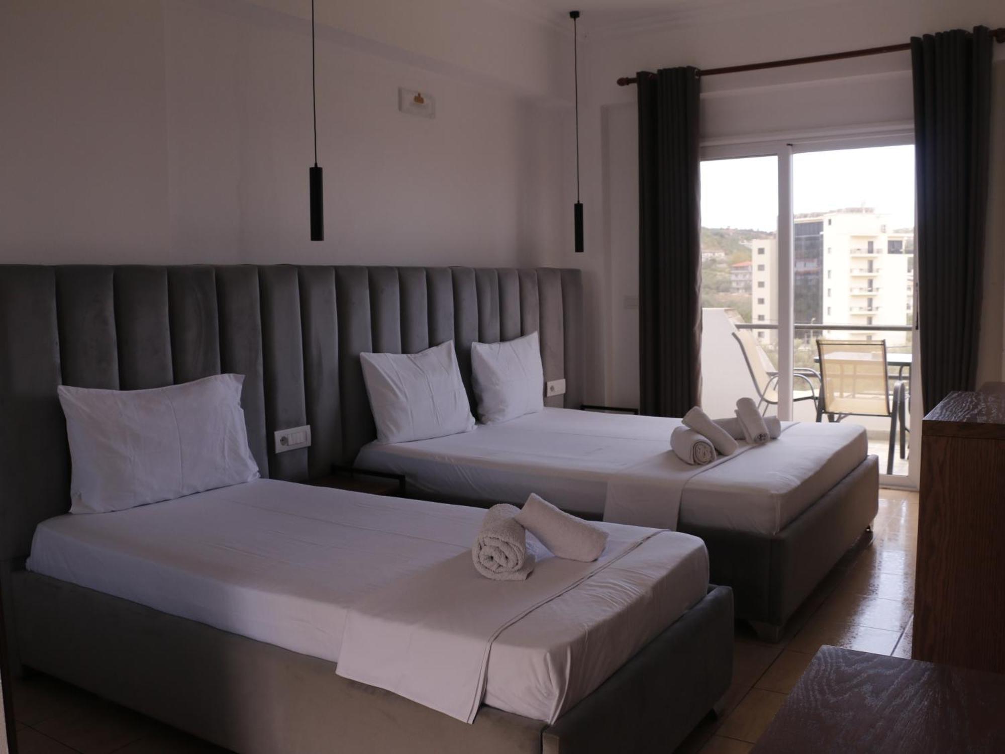 Velco Bb Himara Bed & Breakfast Екстериор снимка