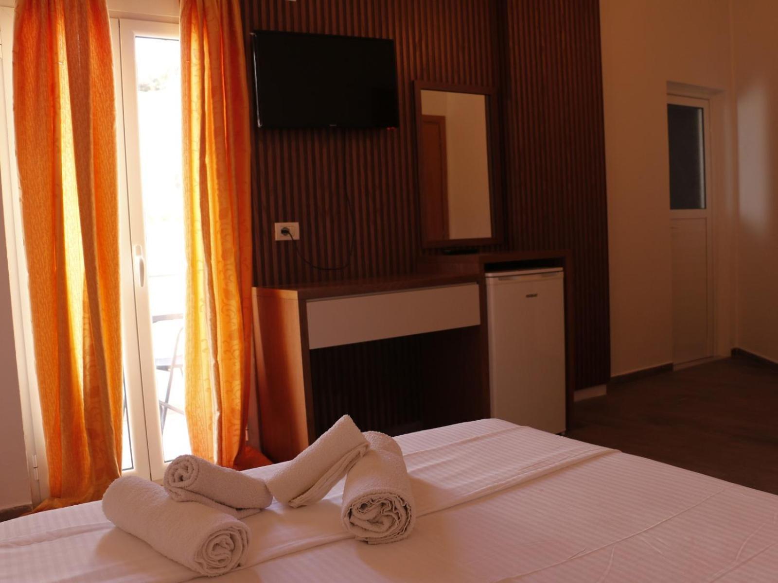 Velco Bb Himara Bed & Breakfast Екстериор снимка